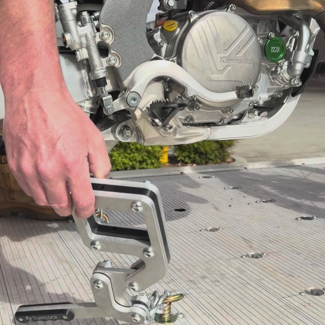TurnLock  Moto Peg Binders